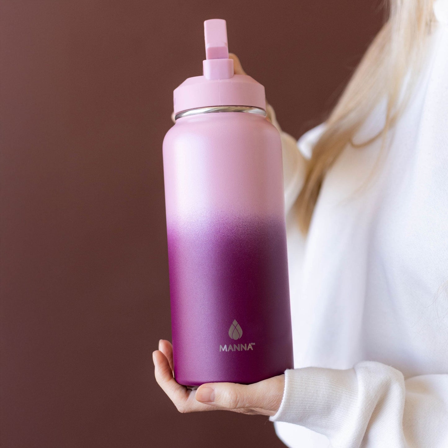 32-oz-powel-bottle-p9 32_Manna_Website_Lifestyles-2.jpg
